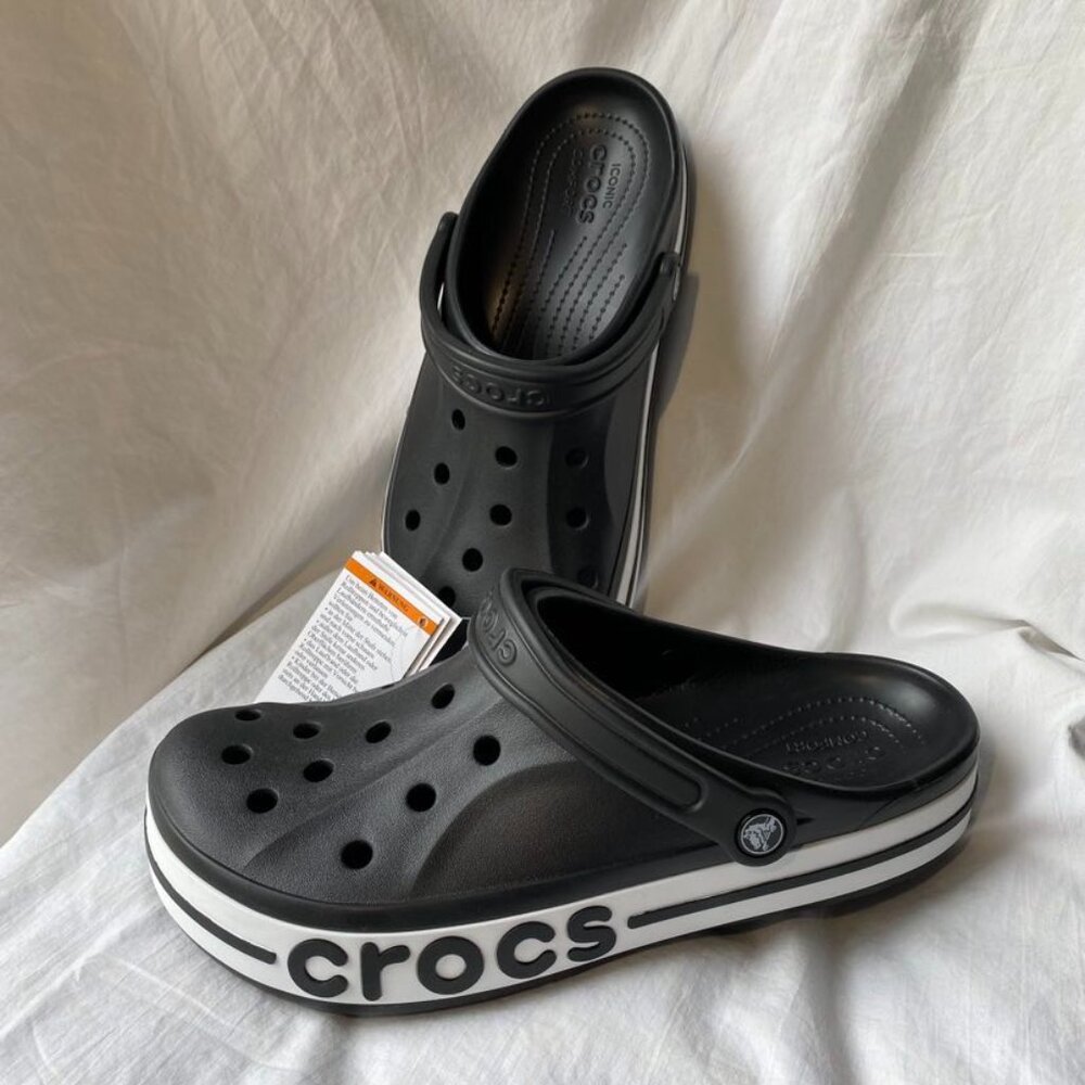 Crocs Bayaband Clogs - Ment's size 11 - Black shoe w/ white band - NWT